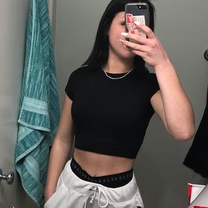 Black crop/T-shirt